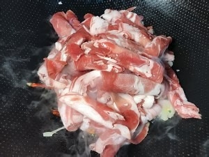 健康养生佳品葱爆羊肉做法的做法