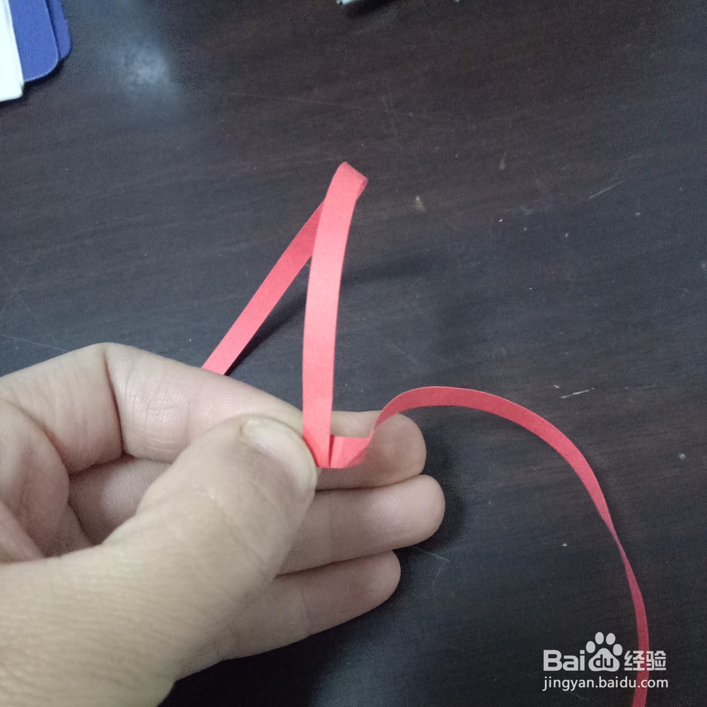 怎样用衍纸条折幸运星的方法