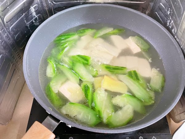 豆腐丝瓜白贝汤