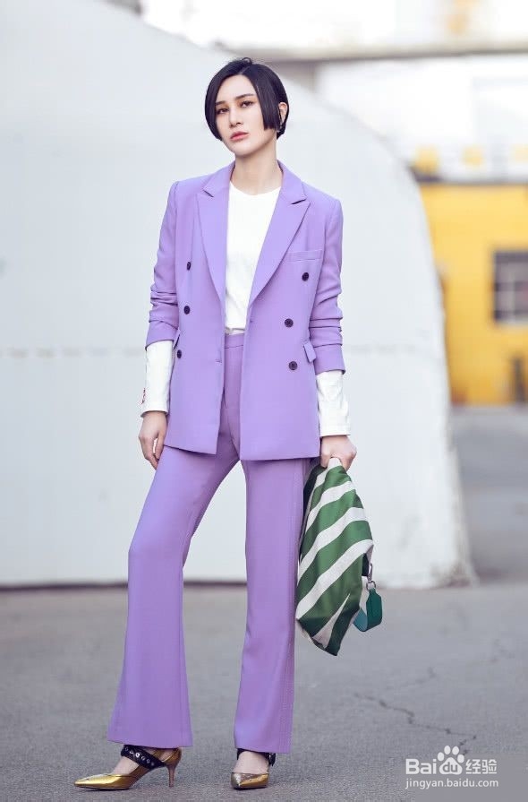 春天，有哪些颜色的休闲西服穿起来比较时尚