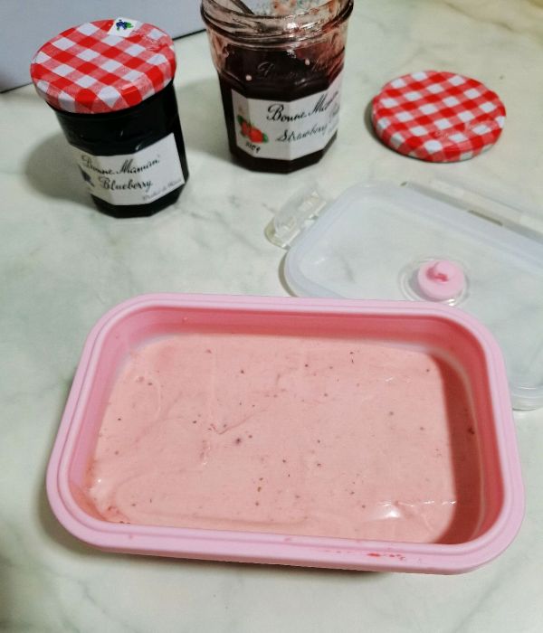 草莓酸奶冰淇淋