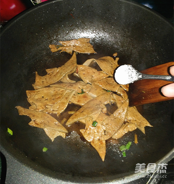 辣椒炒猪肝的做法