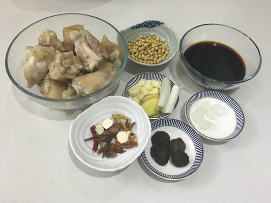 香菇黄豆炖猪蹄