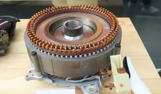 简述三相对称绕组通入对称电流产生的合成磁动势的特点 上课没听懂帮帮忙啦