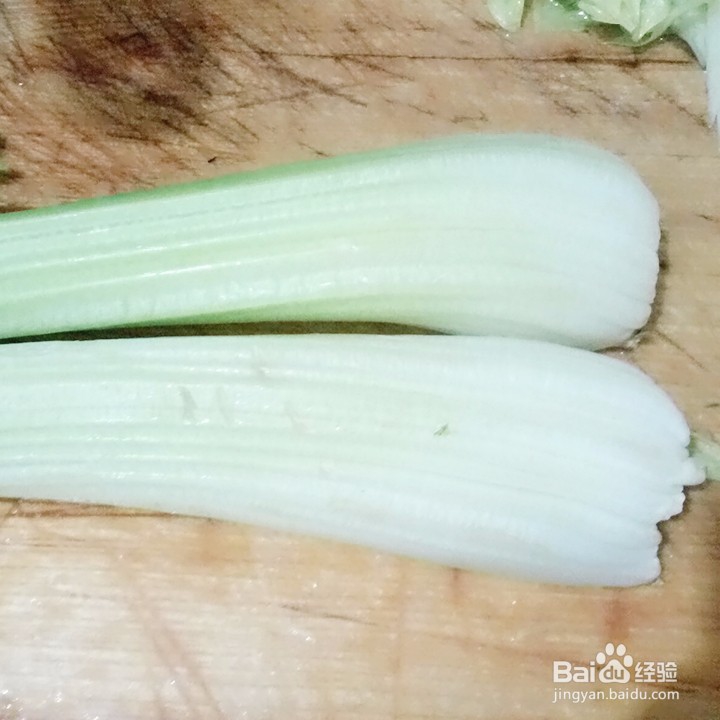 猪肉炒芹菜的做法