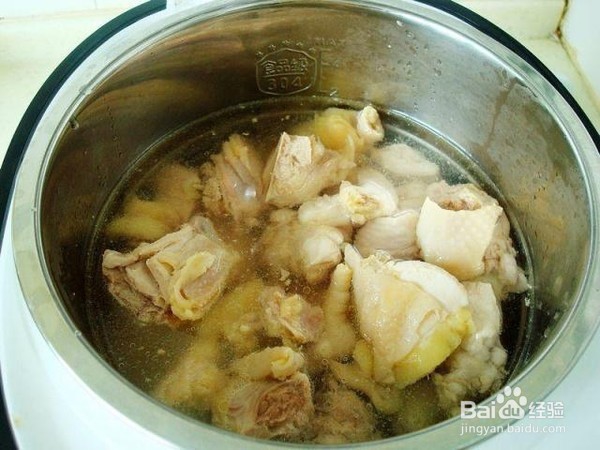 莲子姬松茸炖鸡的制作方法