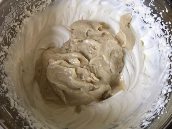 榴莲奶油O型蛋糕卷：