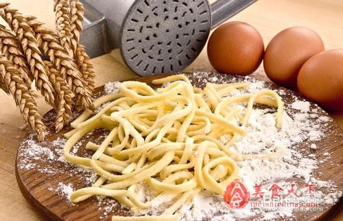 面条、米饭、馒头哪个热量高