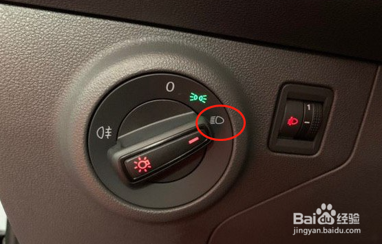 自动挡车灯怎么开