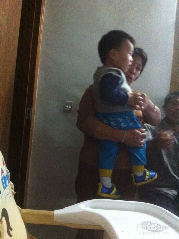 宝宝何时需要拥抱