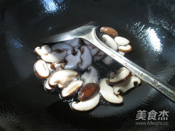 香菇炒油麦菜