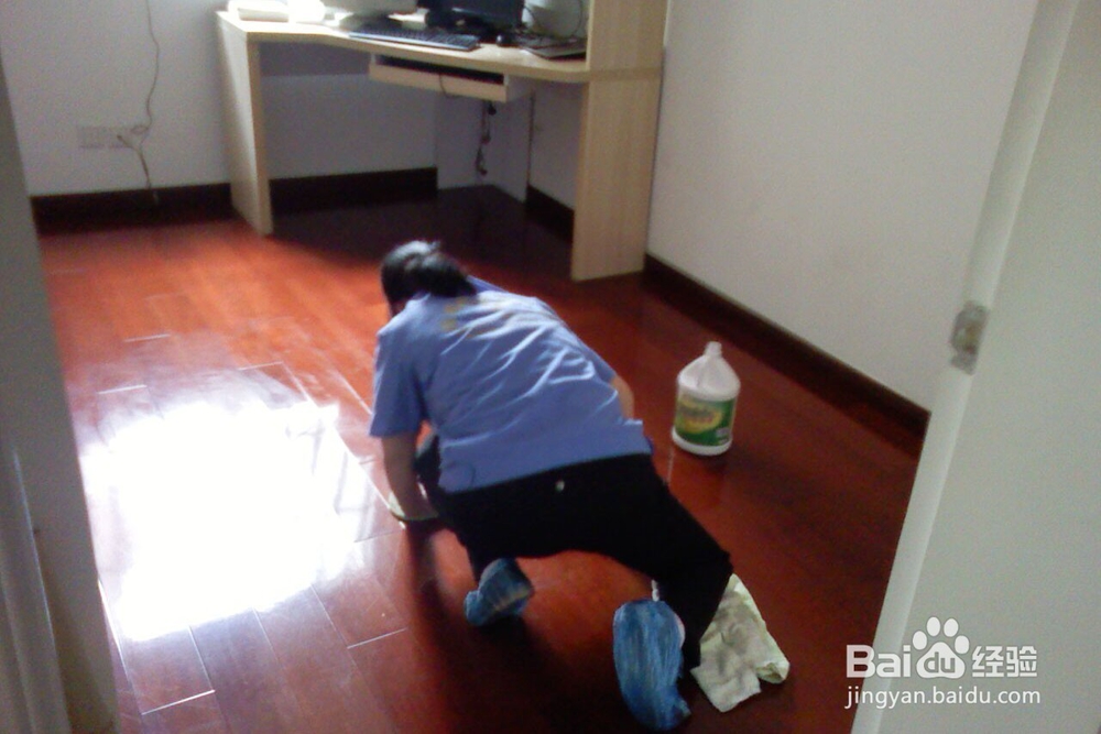 地板受潮后应该怎么补救？