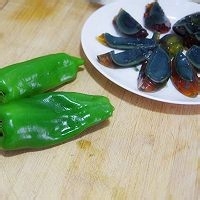 下饭菜青椒拌皮蛋
