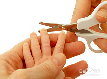 如何为孩子护理和清洁指甲？