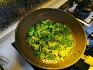 食补佳品蒜蓉西兰花的做法