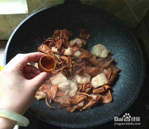 五花肉烧鱿鱼的做法