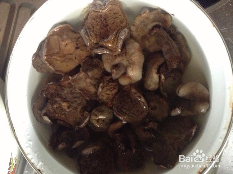 松蛾炖鸡的做法