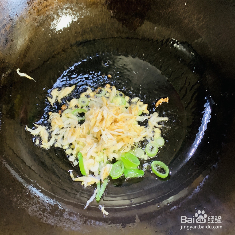 丝瓜虾皮熬制的咸蛋汤