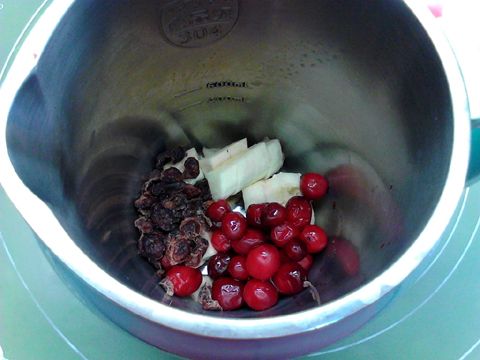 双层蔓越莓香蕉酸奶昔