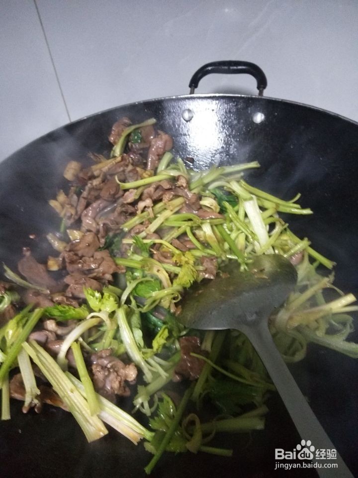 香芹炒猪心的制作方法