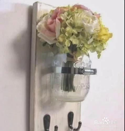 <b>如何利用玻璃瓶制作墙壁小花瓶和储物瓶</b>