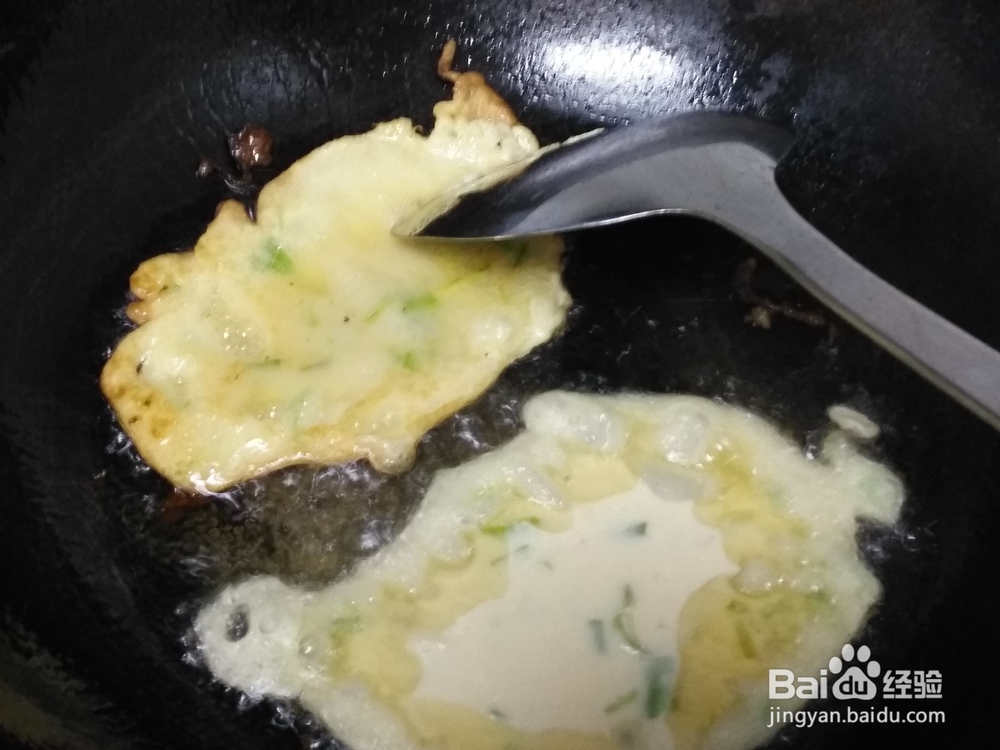 怎样在家自制美味的鸡蛋辣椒葱油饼？