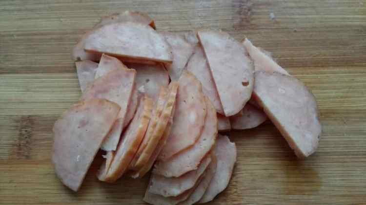 火腿肠炒西葫芦的做法，美味到爆炸，应该学会