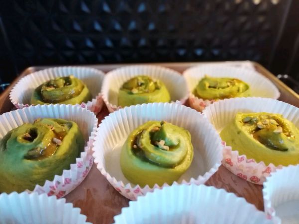 斑斓开心果面包卷