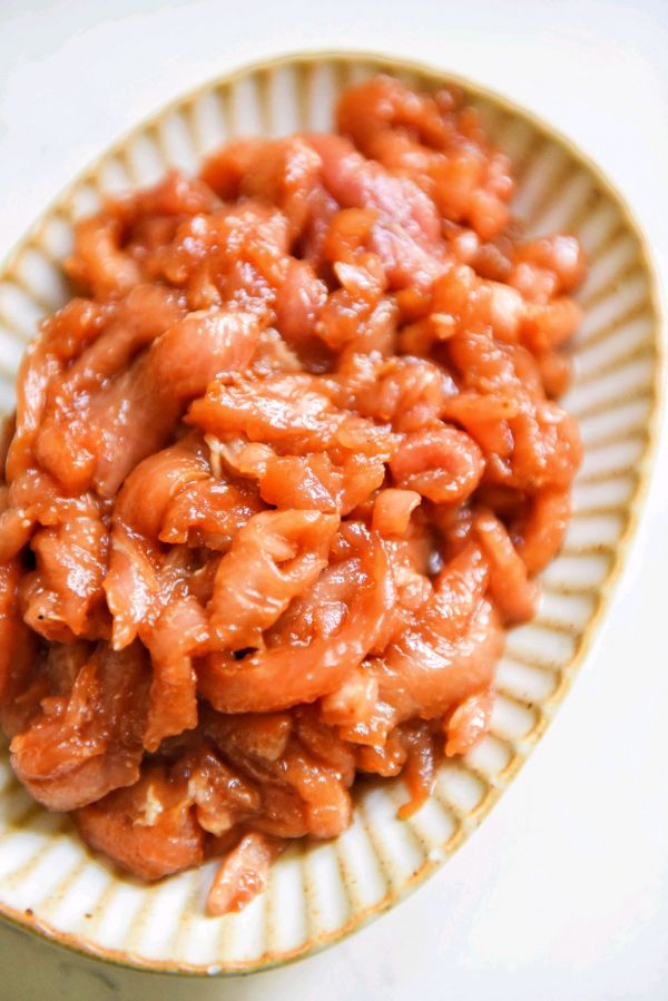 香菇肉丝刀削面