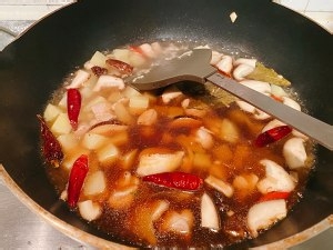 土豆香菇烧鸡