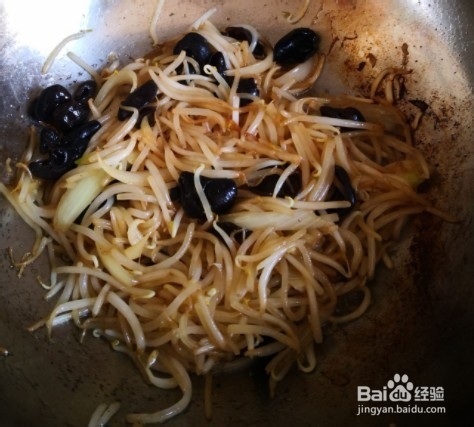 黑白分明的豆芽炒木耳