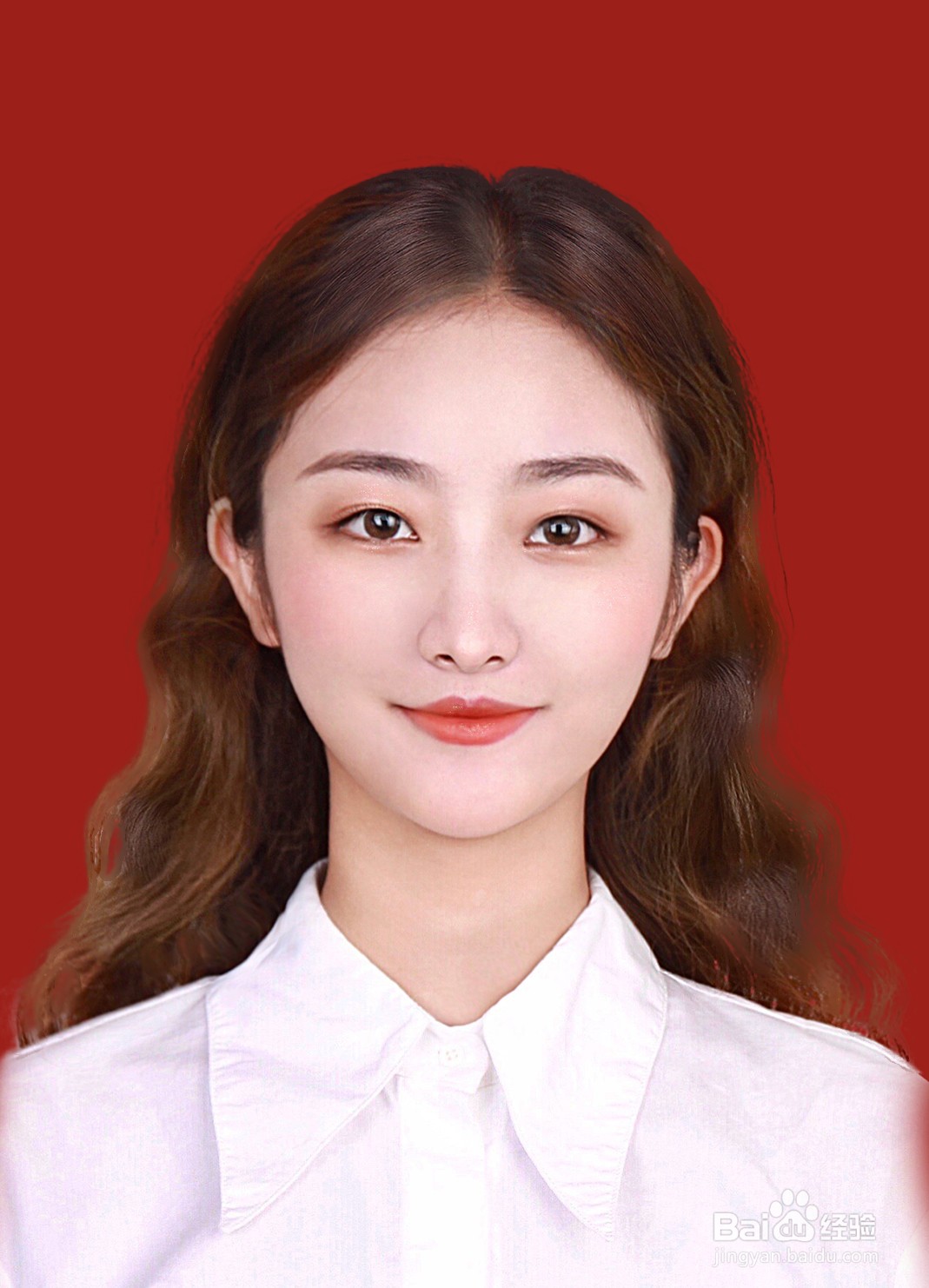 手机拍红色背景证件照穿什么衣服好看