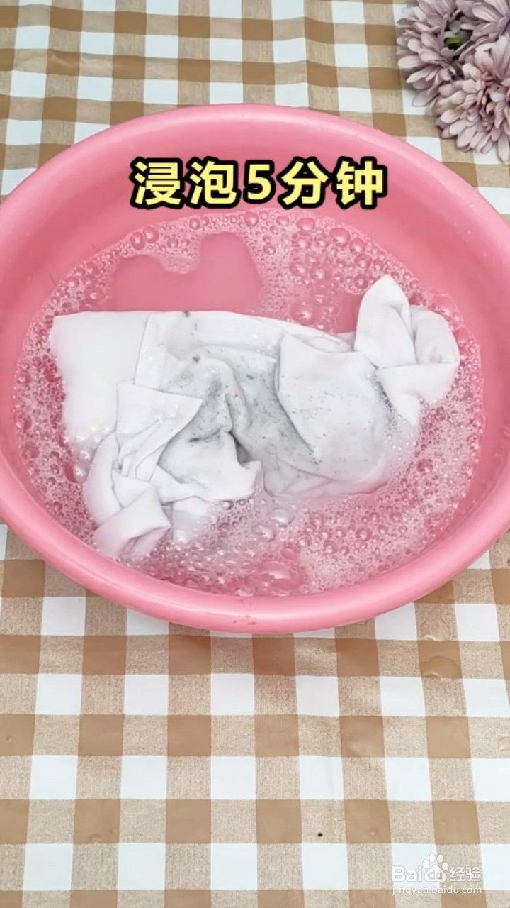 如何清洗脏的白衣服