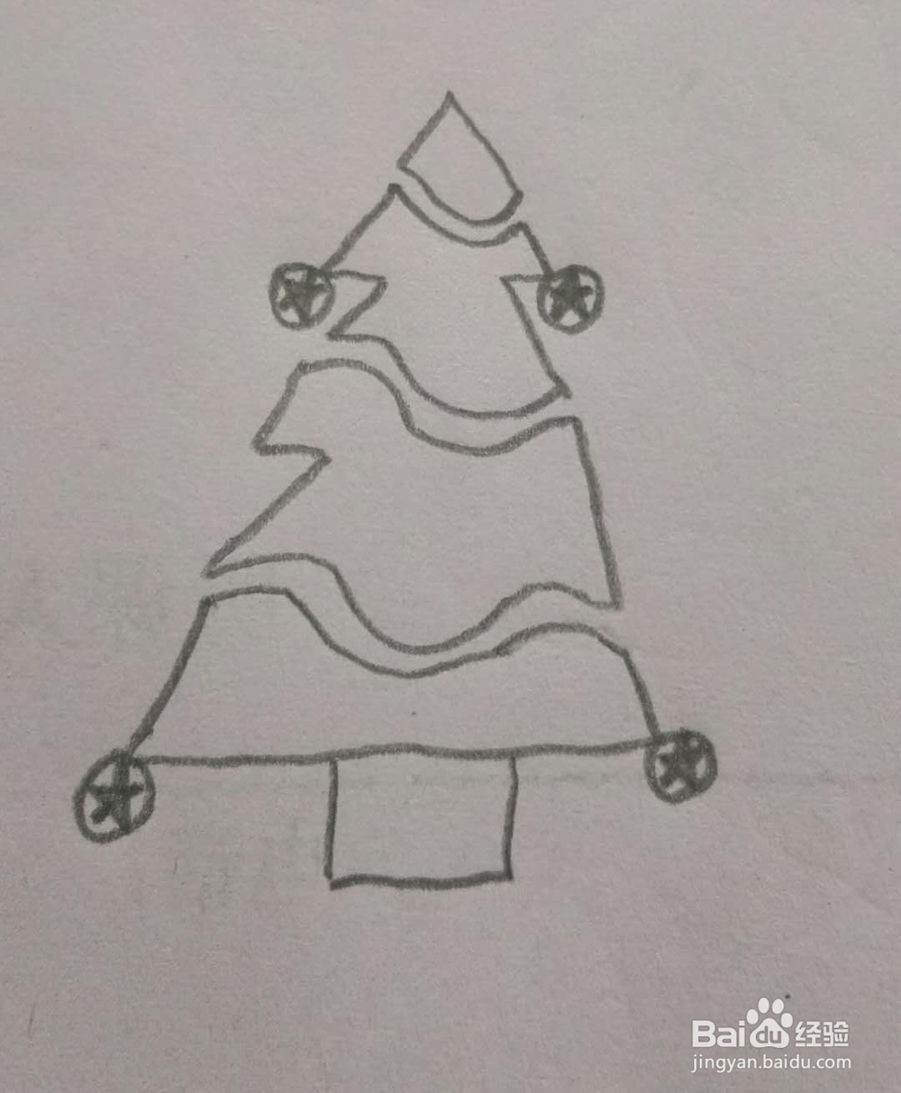 儿童简笔画圣诞树的画法2