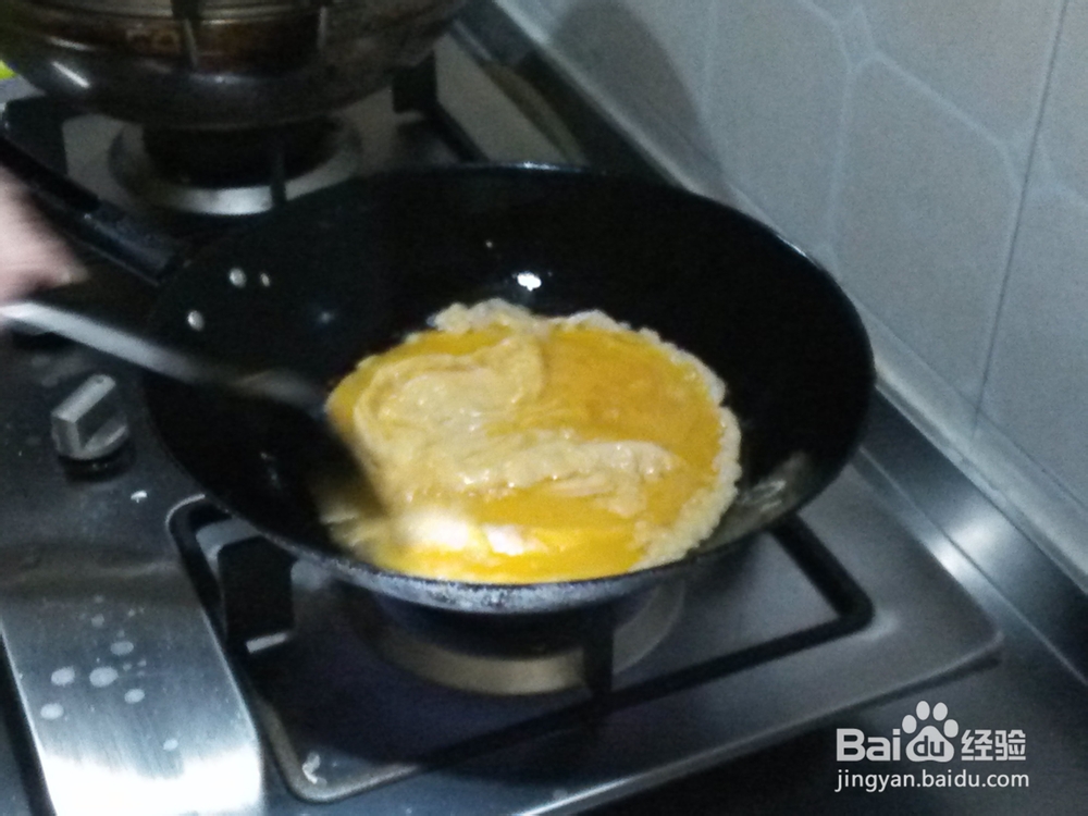 烹饪初学者版：教你怎么做青椒炒鸡蛋