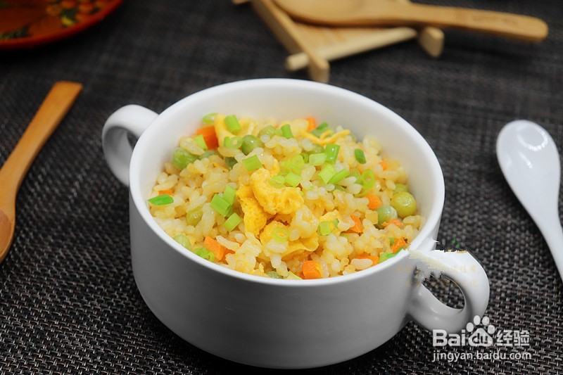 蛋炒饭时多加一步,米饭变金黄色,蛋炒饭的做法