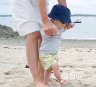 刚刚学会走路的宝宝要注意什么