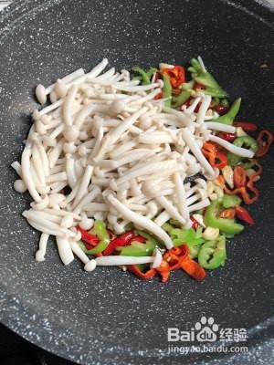 教你怎么做青红椒炒白玉菇