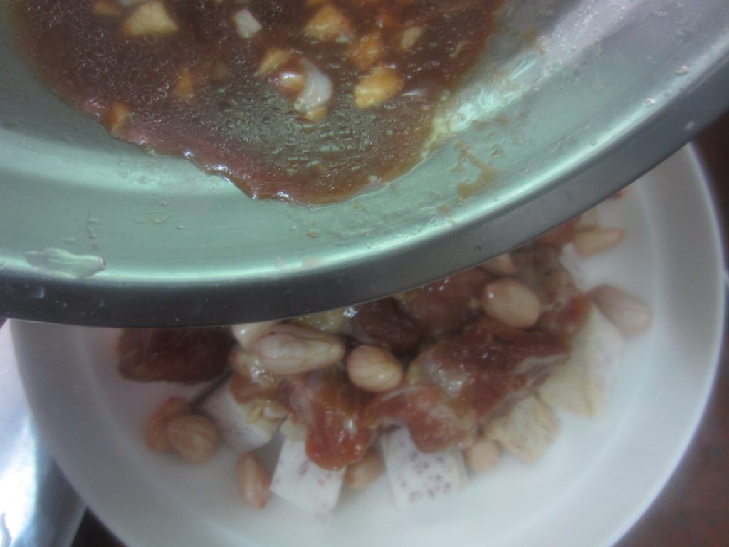 花生香芋蒸排骨，排骨的另类做法，味道格外鲜美！