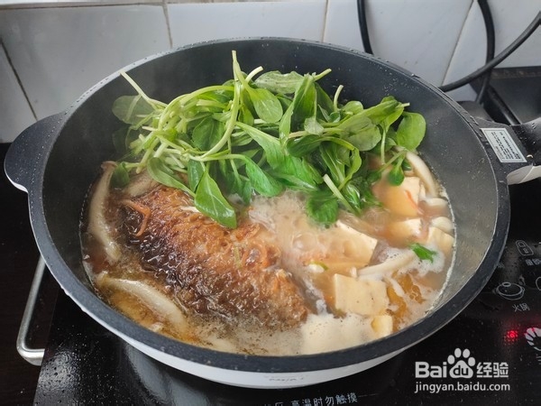 鲜味鲫鱼豆腐汤的制作教程