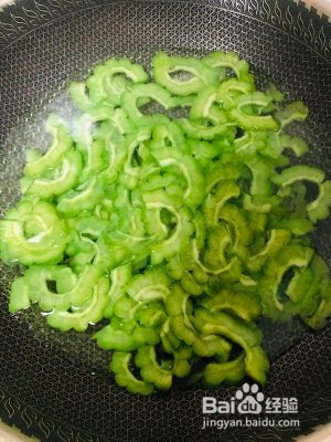 健康养生佳品凉拌苦瓜的做法