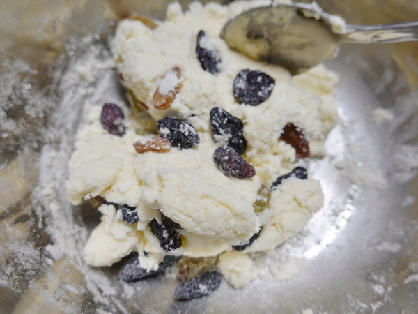 一把勺子做葡萄干司康