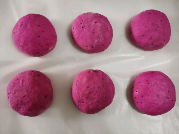 火龙果芝士培根包