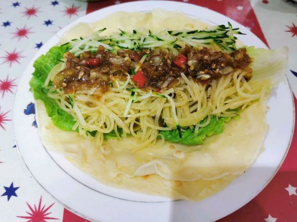 蒜蓉蔬菜卷煎饼