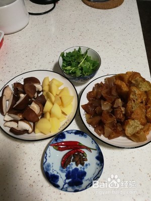 教你做出土豆香菇面筋烧牛筋