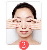 使用卸妆油卸妆,脸部指导