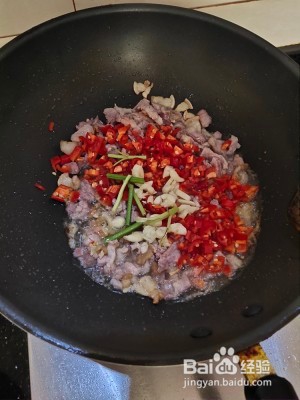家常下饭菜香芹炒肉制作过程