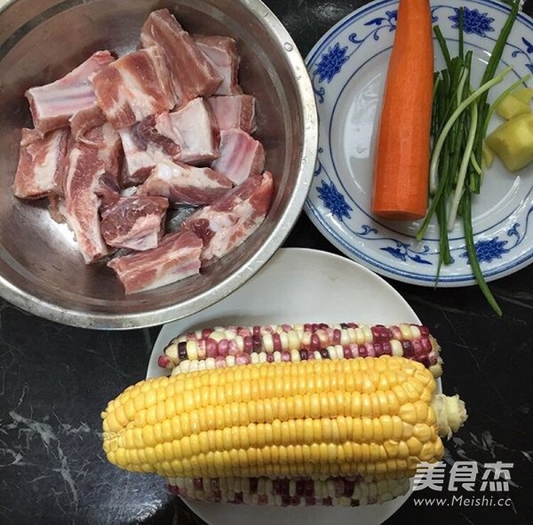 坤博砂锅玉米排骨汤