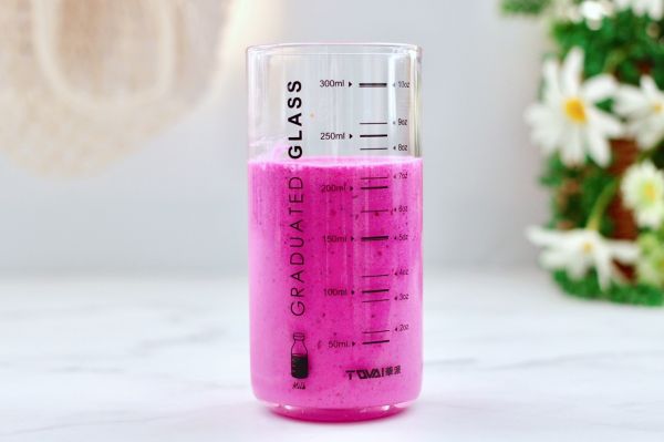 蔓越莓火龙果麦片酸奶昔