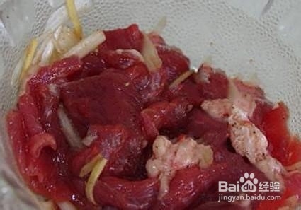烧制这种肉搭配几个荆条辣椒,健筋骨还好吃。